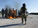 Realitätsnah: Österreichische und ungarische Soldaten proben den Einsatz. (Bild öffnet sich in einem neuen Fenster)