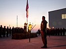 Die Soldaten sind zur Feier des Nationalfeiertags im Camp angetreten. (Bild öffnet sich in einem neuen Fenster)