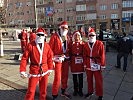 ...und beim "Santa Claus run" in Pristina. (Bild öffnet sich in einem neuen Fenster)