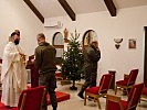 Kommunionsempfang unter Einhaltung aller Covid-19-Maßnahmen. (Bild öffnet sich in einem neuen Fenster)