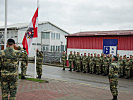 Wöchentliche Flaggenparade im Camp "Film City".