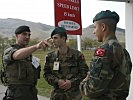 Die türkischen Soldaten erhalten ihre Aufträge. (Bild öffnet sich in einem neuen Fenster)