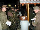 Nach dem Adventeinläuten gab es Würstchen, Glühwein und Weihnachtskekse. (Bild öffnet sich in einem neuen Fenster)