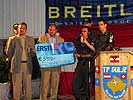 Breitling Manager Peter Kellner bei der Scheckübergabe. (Bild öffnet sich in einem neuen Fenster)