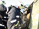 Unsere Feuerwehr bei der Bergung eines Verletzten. (Bild öffnet sich in einem neuen Fenster)