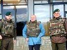 Bischof Weber mit Korpskommandant Plienegger rechts. (Bild öffnet sich in einem neuen Fenster)