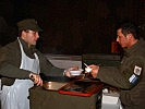 Für Hungrige gab´s Gulasch aus der Feldküche. (Bild öffnet sich in einem neuen Fenster)