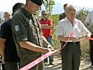 Brigadier Prader eröffnete die Straße mit dem Bürgermeister von Prizren. (Bild öffnet sich in einem neuen Fenster)