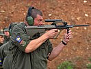 Ein Wettkämpfer im scharfen Schuß mit dem Sturmgewehr. (Bild öffnet sich in einem neuen Fenster)