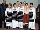 Die jungen Damen und Herren erschienen in traditioneller Kleidung. (Bild öffnet sich in einem neuen Fenster)