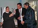 Schwester Johanna mit Lehrern aus Budakovo. (Bild öffnet sich in einem neuen Fenster)