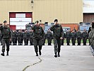V.l.: Hrbek, Hofer und Prader mit den angetretenen Soldaten. (Bild öffnet sich in einem neuen Fenster)