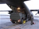 Ankunft: Einer der neuen Dingo 2 wird im Kosovo entladen. (Bild öffnet sich in einem neuen Fenster)