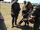 Die Soldaten lernten verschiedene Waffen der US-Streitkräfte kennen. (Bild öffnet sich in einem neuen Fenster)