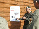 Vizeleutnant Winkelmaier erklärt notwendige Grundlagen. (Bild öffnet sich in einem neuen Fenster)