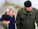 US-Botschafter W.L. Lyons Brown Mitte bei der Einweisung. (Bild öffnet sich in einem neuen Fenster)