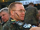 Brigadegeneral Grün bei der abendlichen Siegerehrung. (Bild öffnet sich in einem neuen Fenster)