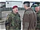 General Riechmann im Gespräch mit Oberstleutnant Willmann. (Bild öffnet sich in einem neuen Fenster)