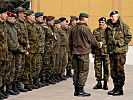 Brigadier Gehart, in der Mitte, übernimmt wichtige Aufgaben im Kosovo. (Bild öffnet sich in einem neuen Fenster)