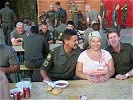 Gitti mit Oberstleutnant Klinser und Oberst Koller. (Bild öffnet sich in einem neuen Fenster)