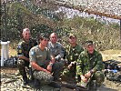 Ein Bundesheer-Offizier,2.v.l., beim Training mit Schweizern und Schweden. (Bild öffnet sich in einem neuen Fenster)
