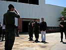 Oberstleutnant Schmied und Minister Darabos im Camp Casblanca, Suva Reka. (Bild öffnet sich in einem neuen Fenster)