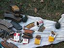 Munition und Handgranaten aus dem Fund. (Bild öffnet sich in einem neuen Fenster)