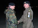 Brigadegeneral Skodowski übergibt das Kommando an Oberstleutnant Pallan. (Bild öffnet sich in einem neuen Fenster)