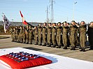 Der Ehrenzug - im Vordergrund liegen die NATO-Medaillen bereit. (Bild öffnet sich in einem neuen Fenster)