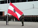 Hissen der Flagge.... (Bild öffnet sich in einem neuen Fenster)
