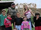 Paloma Würth während einer Ausfahrt in Prizren. (Bild öffnet sich in einem neuen Fenster)