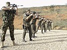 Die Soldaten des Bataillonsstabes beim Präzisionsschießen. (Bild öffnet sich in einem neuen Fenster)