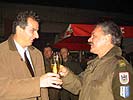 Bataillonskommandant Oberstleutnant Pallan und Bürgermeister Dr. Aslahnai. (Bild öffnet sich in einem neuen Fenster)