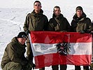 Österreichische Soldaten überwachen die Grenze zu FYROM. (Bild öffnet sich in einem neuen Fenster)