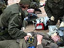 Die versorgten Soldaten sind für den Abtransport bereit. (Bild öffnet sich in einem neuen Fenster)