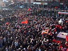 Tausende albanische Kosovaren feierten in Orahovac die Unabhängigkeit. (Bild öffnet sich in einem neuen Fenster)