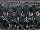 Österreichische und deutsche Soldaten auf der Schießbahn. (Bild öffnet sich in einem neuen Fenster)