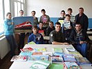Die Schüler freuten sich über die neuen Bücher. (Bild öffnet sich in einem neuen Fenster)
