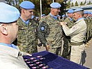 Am Ende des Einsatzes erhalten die Peacekeeper ihre UNDOF-Medaille. (Bild öffnet sich in einem neuen Fenster)