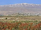 Im Hintergrund: die bis zu 2.800 Meter hohen Golanhöhen. (Bild öffnet sich in einem neuen Fenster)
