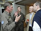 Im Gespräch mit General Wolfgang Jilke. (Bild öffnet sich in einem neuen Fenster)
