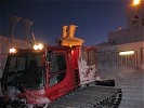 Pistenbully auf dem Weg zum nächtlichen Räumdienst. (Bild öffnet sich in einem neuen Fenster)
