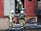 Österreichische Feuerwehrmänner bei der Bergung. (Bild öffnet sich in einem neuen Fenster)