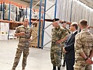 Besichtigung des UNIFIL-Warenlagers. (Bild öffnet sich in einem neuen Fenster)