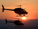 Bell OH-58 "Kiowa" vor einem Sonnenuntergang. (Bild öffnet sich in einem neuen Fenster)