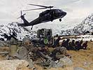 Auch die S-70 "Black Hawk" kommen in alpinem Umfeld zum Einsatz. (Bild öffnet sich in einem neuen Fenster)