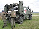 ...über "Dingo"-Panzerfahrzeuge in der Sanitätsversion... (Bild öffnet sich in einem neuen Fenster)