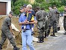 Die betroffenen Menschen sind froh über die rasche Hilfe des Heeres. (Bild öffnet sich in einem neuen Fenster)