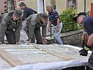 Bundesheer und Feuerwehr helfen der Bevölkerung. (Bild öffnet sich in einem neuen Fenster)