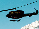 Eine AB-212 über den Tiroler Bergen. (Bild öffnet sich in einem neuen Fenster)